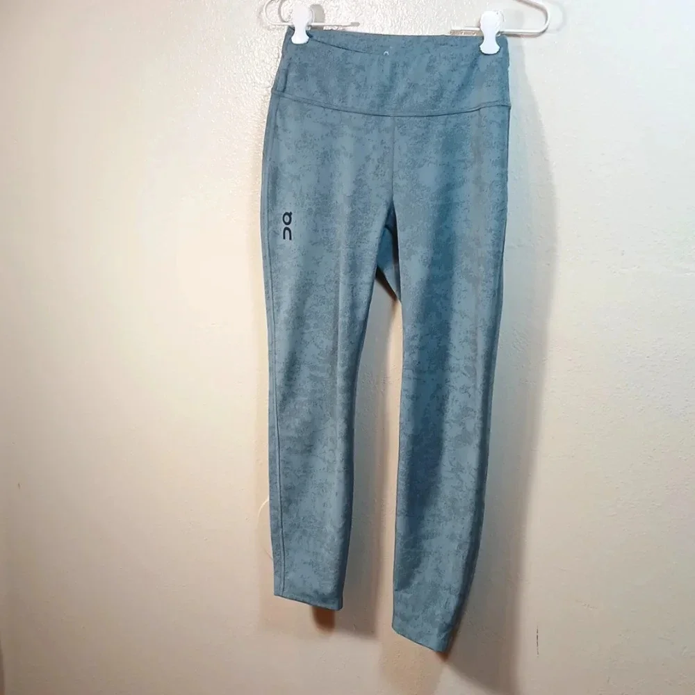 On Running Women's 7/8 Running Tights size XS or Small